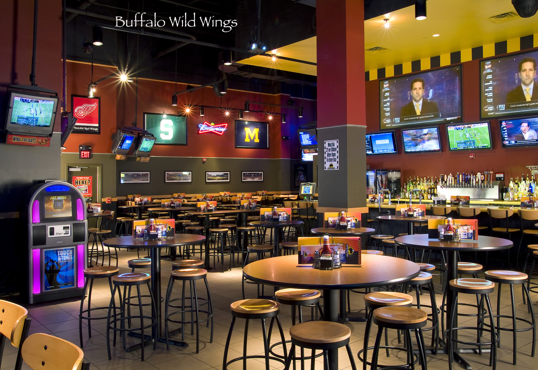 Ung dame Alarmerende fjerne Buffalo Wild Wings @ San Marcos Restaurant Row